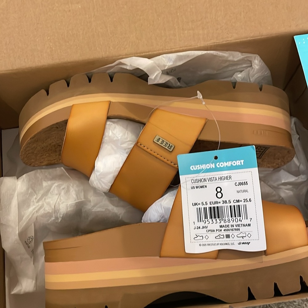 NWB Reef Cushion Vista Higher Sandals - Natural Brown